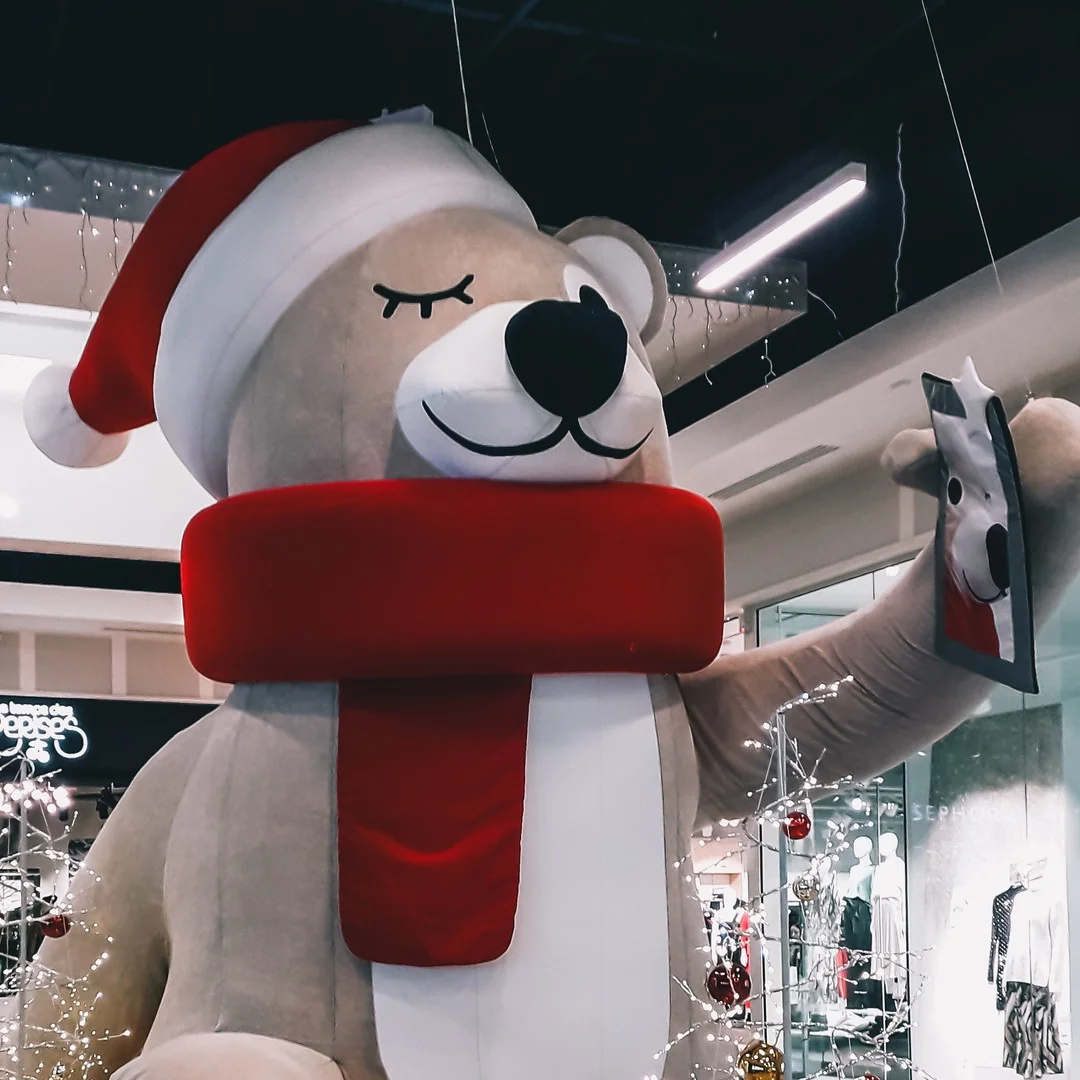Photo 1 from Benjamin Simier’s Instagram post: 𝒞𝒽𝓇𝒾𝓈𝓉𝓂𝒶𝓈 𝒾𝓈 𝒸𝑜𝓂𝒾𝓃𝑔... A giant teddy bear is making a selfie in the shopping center in France 🇫🇷