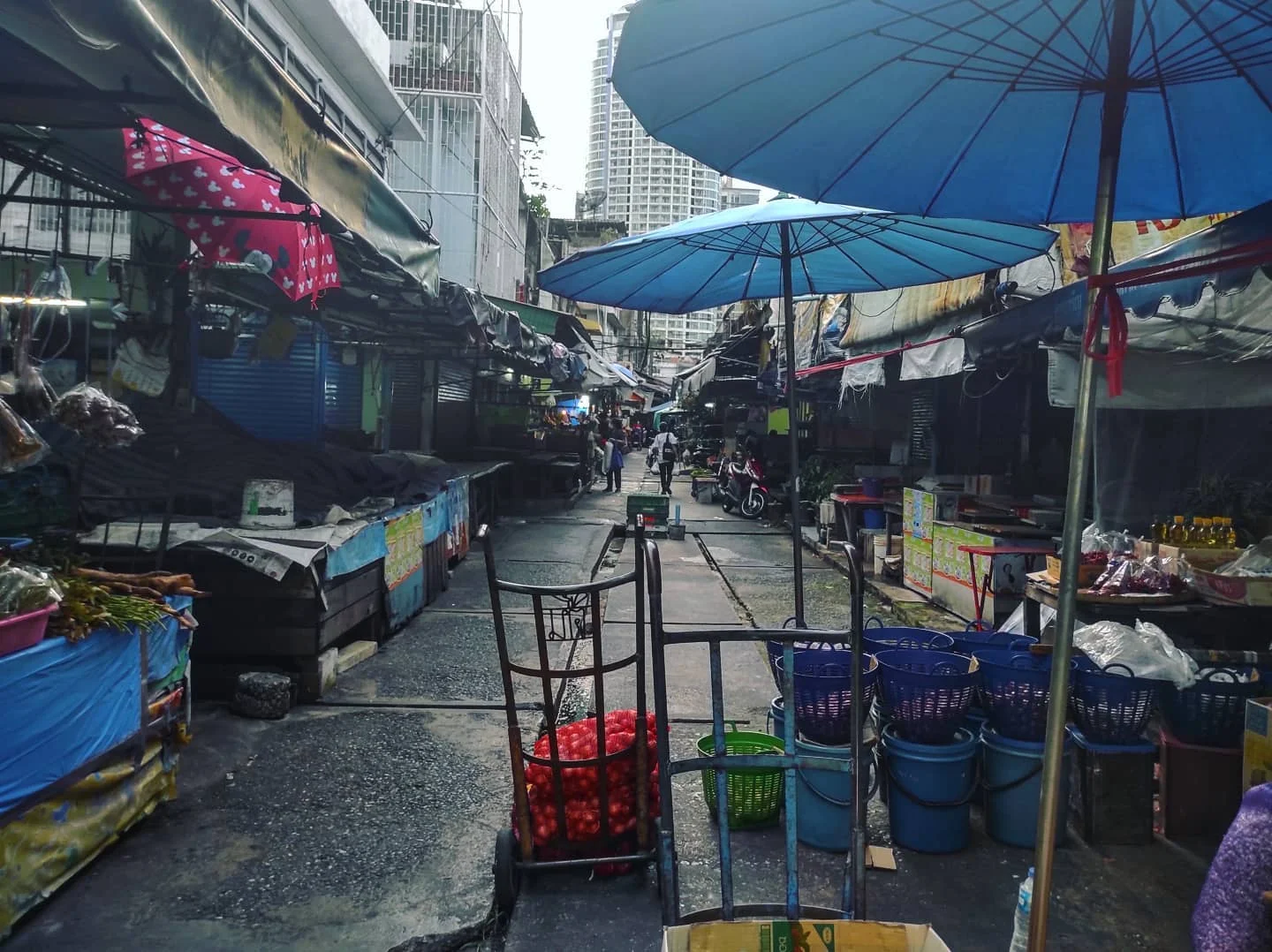Photo 1 from Benjamin Simier’s Instagram post: A little market in Bangkok, Thailand 🇹🇭