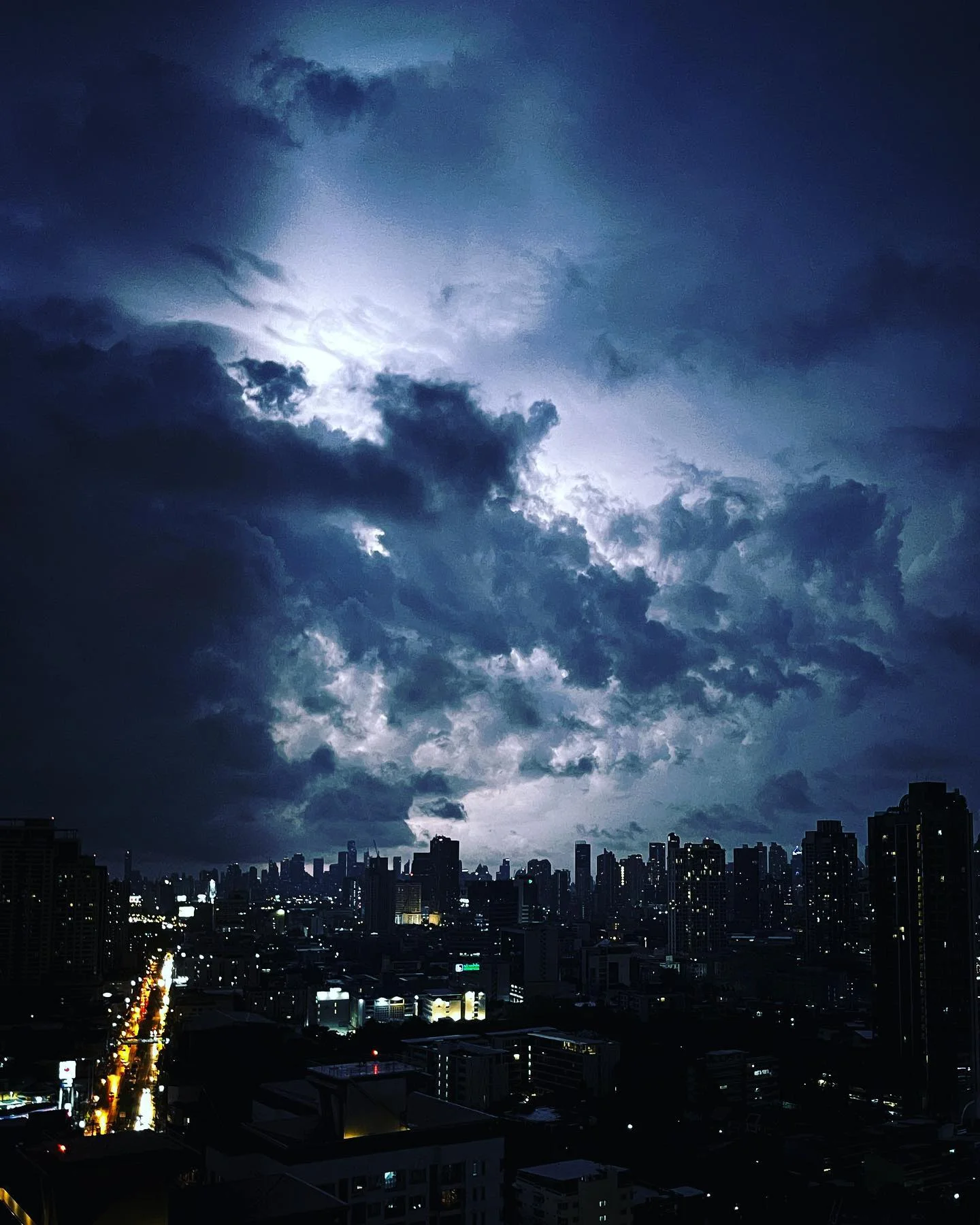 Photo 1 from Benjamin Simier’s Instagram post: Lightning ⚡️ at Bangkok, Thailand 🇹🇭