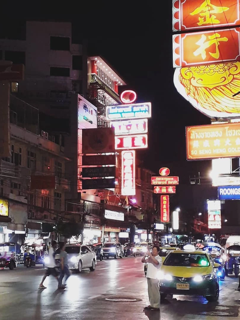 Photo 1 from Benjamin Simier’s Instagram post: Chinatown, Bangkok in the night @_ringmebell