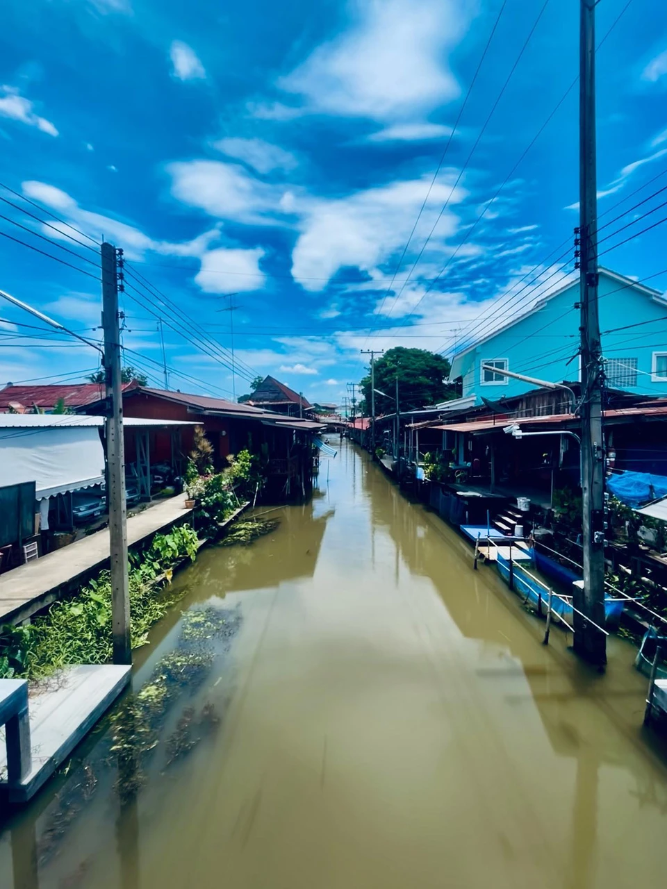 Photo 1 from Benjamin Simier’s Instagram post: Near the floating market 🇹🇭