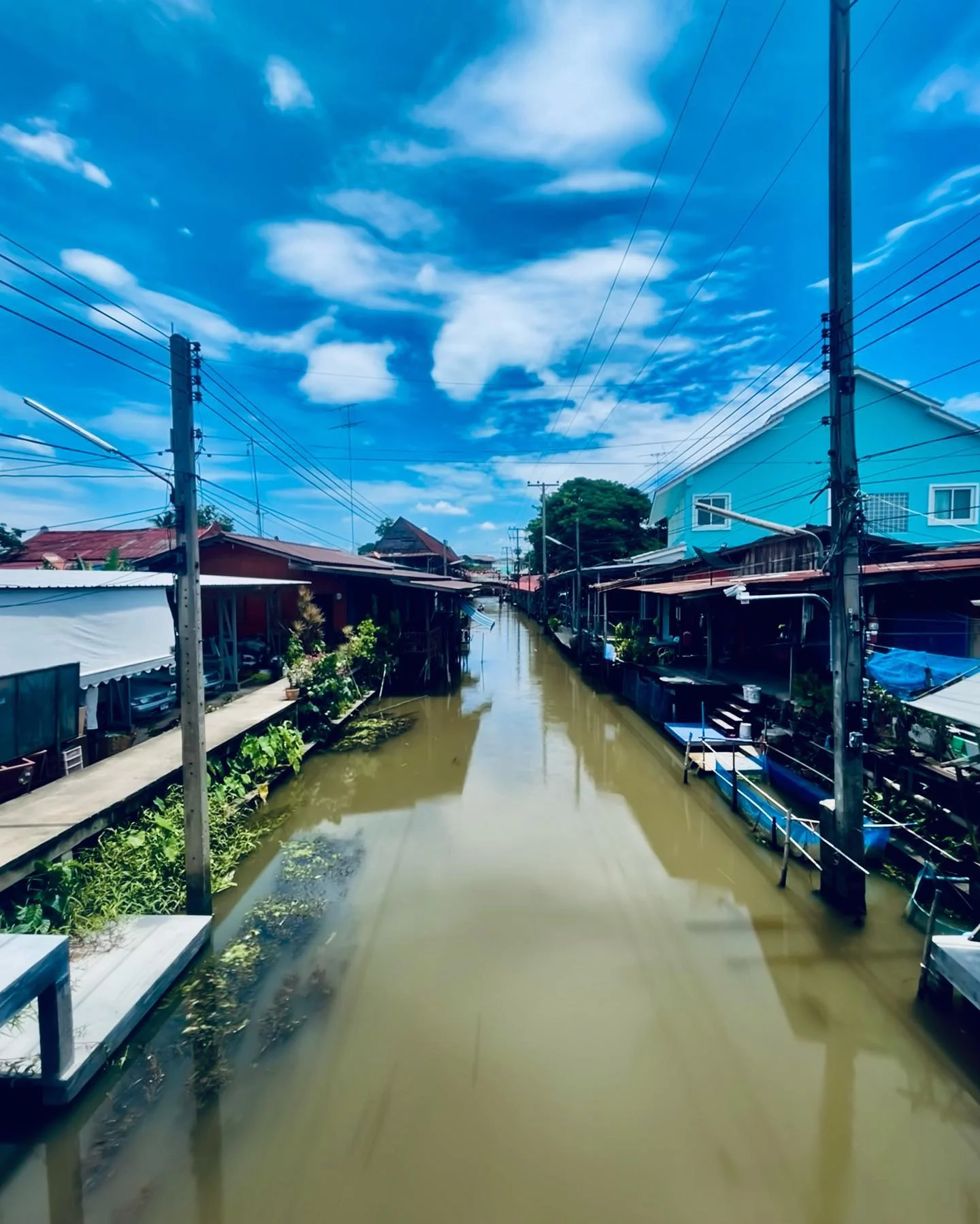 Photo 1 from Benjamin Simier’s Instagram post: Near the floating market 🇹🇭