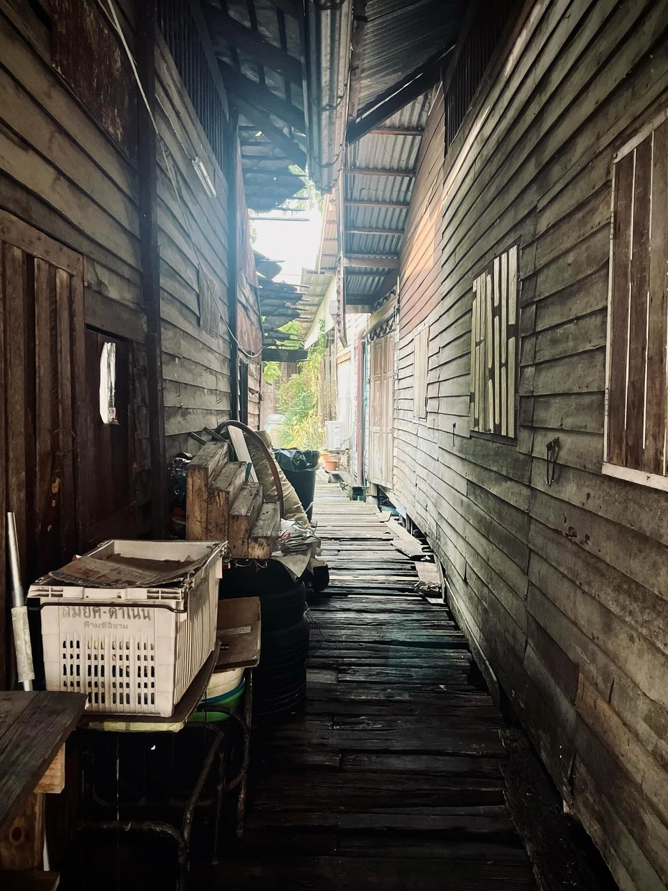 Photo 1 from Benjamin Simier’s Instagram post: A back street in Thailand 🇹🇭
