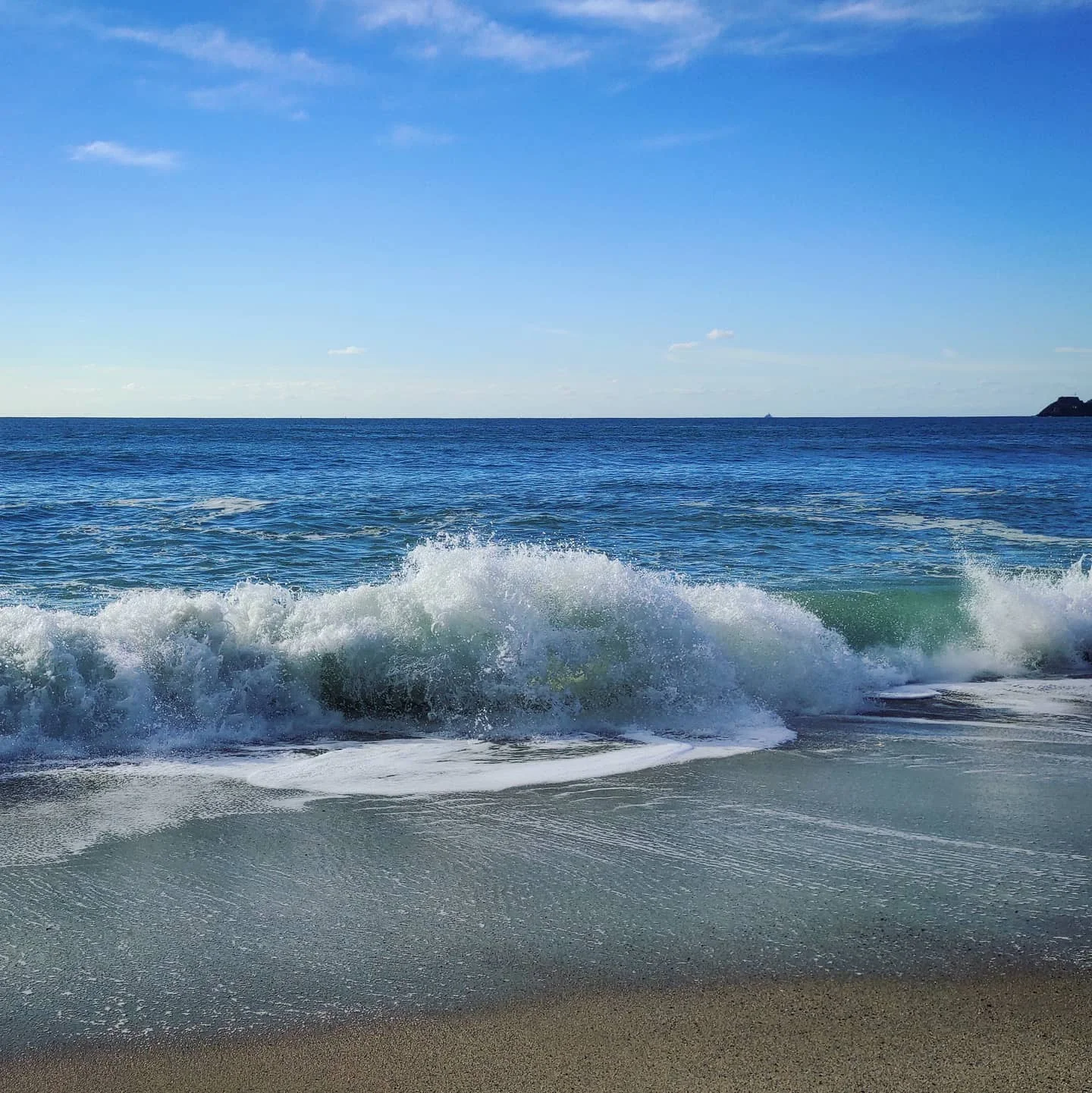 Photo 1 from Benjamin Simier’s Instagram post: The wave in the sea in Bretagne, France 🌊🌊 🇫🇷