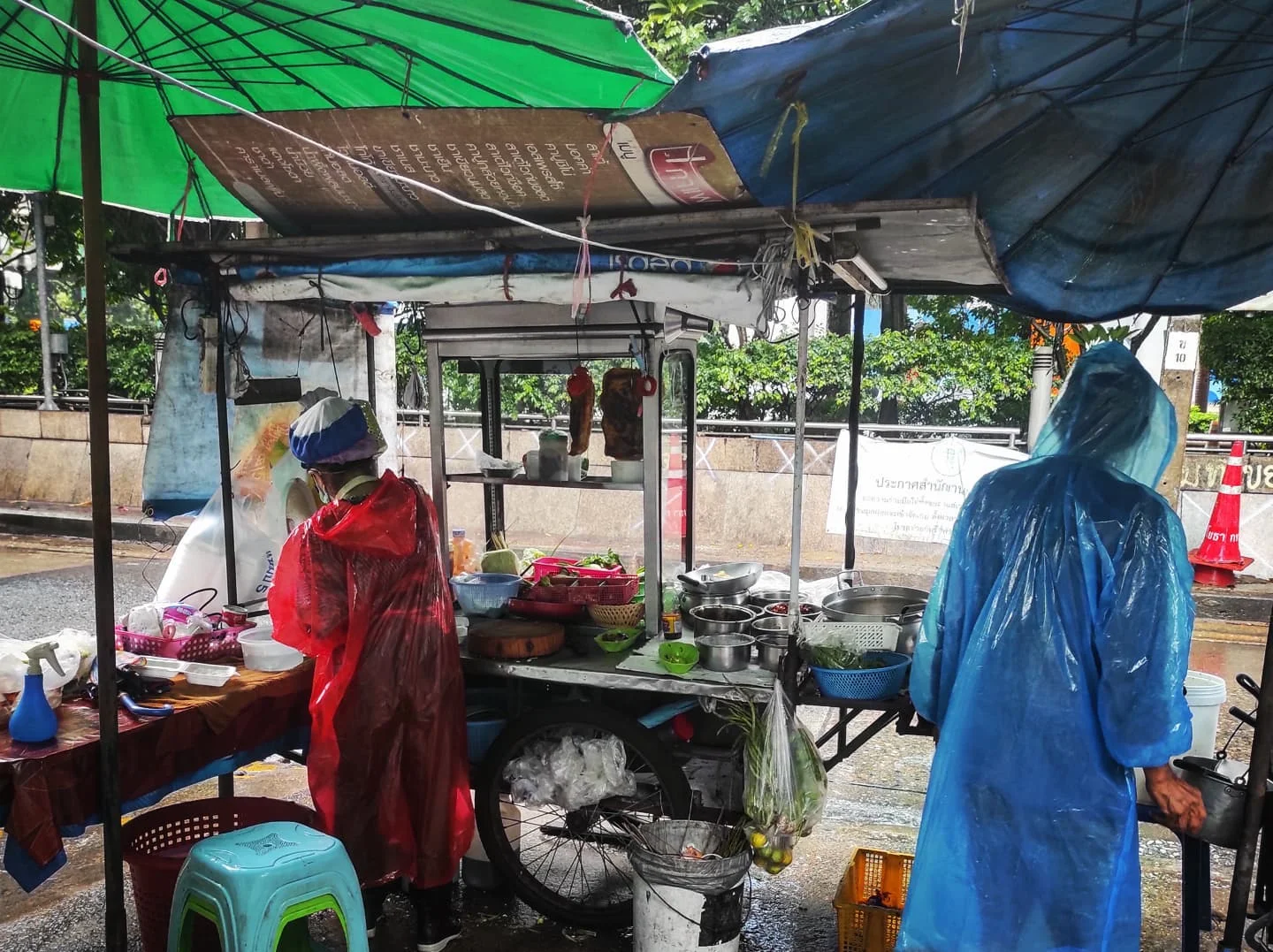 Photo 1 from Benjamin Simier’s Instagram post: Street food when raining in Bangkok 🇹🇭