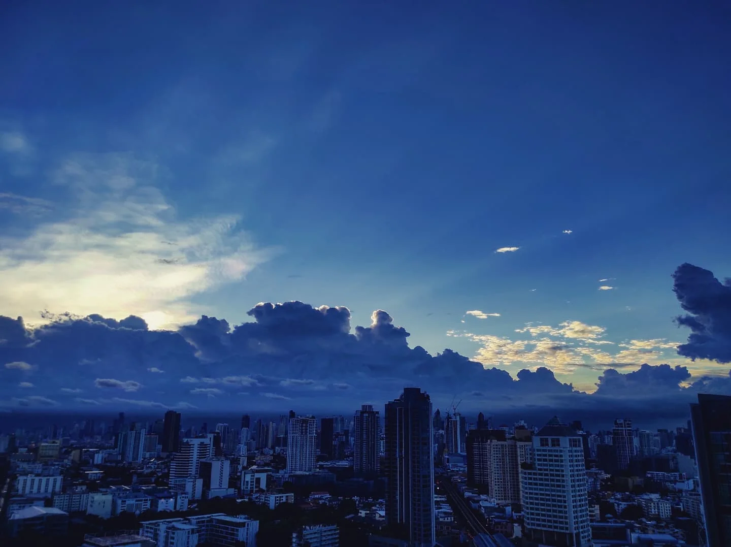 Photo 1 from Benjamin Simier’s Instagram post: A beautiful sky from the balcony 🤩