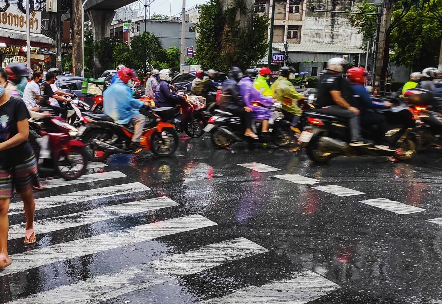 Photo 1 from Benjamin Simier’s Instagram post: Bangkok under the rain 🌧️☔