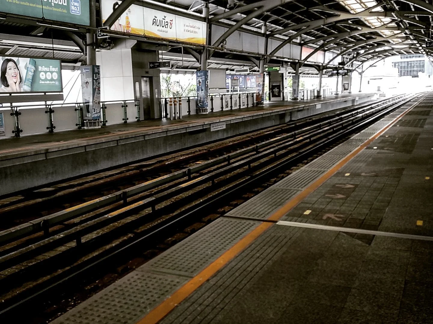 Photo 1 from Benjamin Simier’s Instagram post: Sky train, the BTS in Bangkok during COVID-19 period 🇹🇭