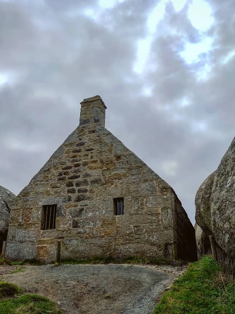 Photo 1 from Benjamin Simier’s Instagram post: A small stone house between the rocks in Meneham - Bretagne, France 🇫🇷 🏠