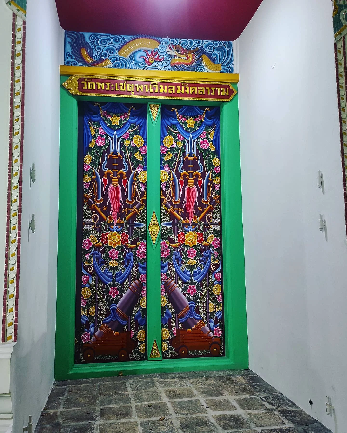 Photo 1 from Benjamin Simier’s Instagram post: A beautiful door of Wat Pho, Bangkok, Thailand 🇹🇭
