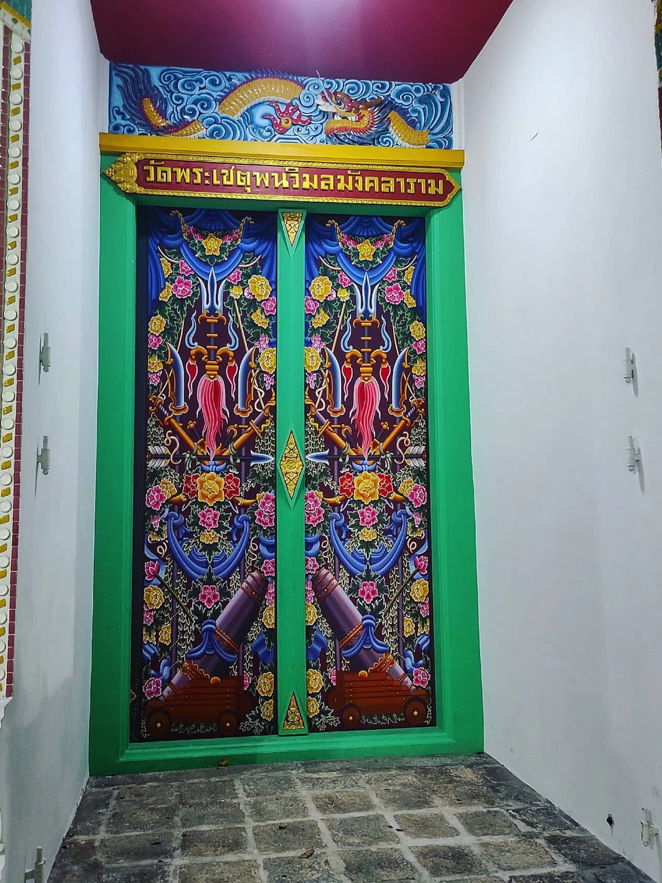 Photo 1 from Benjamin Simier’s Instagram post: A beautiful door of Wat Pho, Bangkok, Thailand 🇹🇭