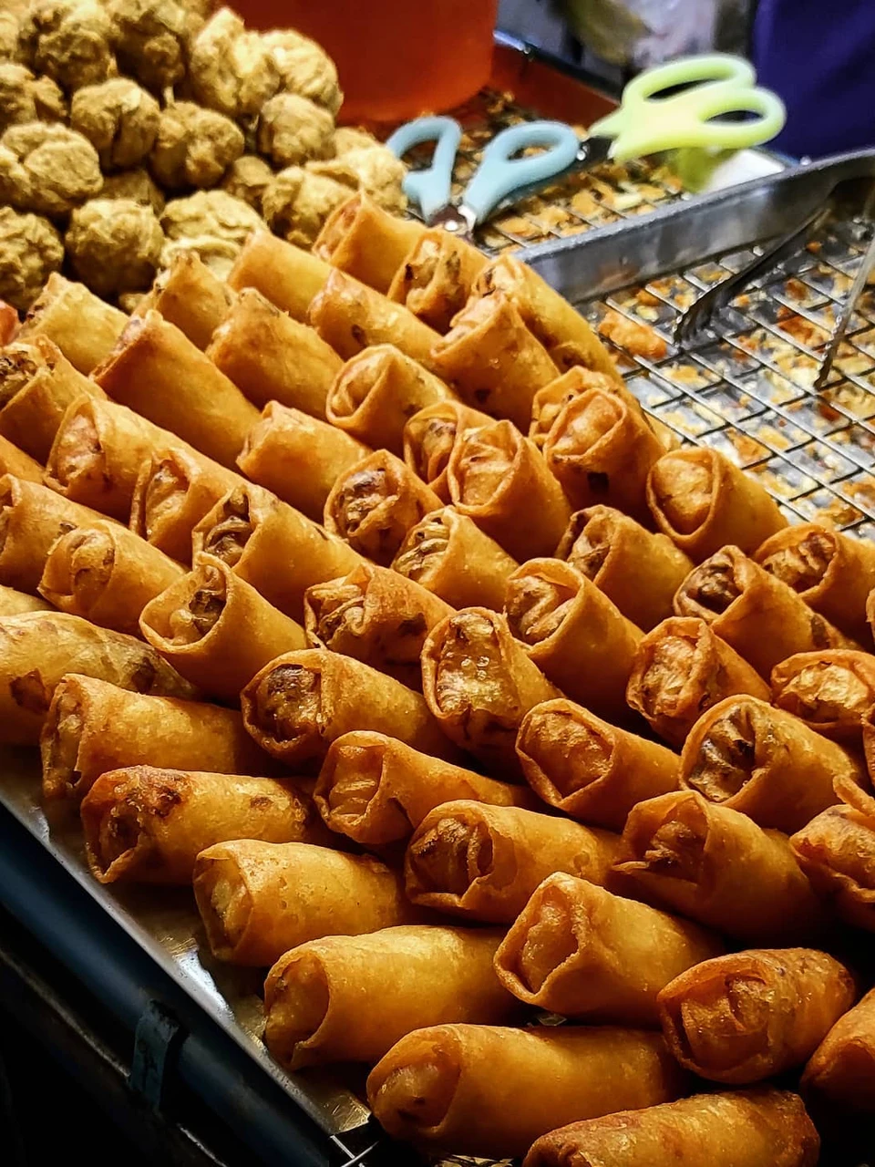 Photo 1 from Benjamin Simier’s Instagram post: Thai food, Deep fried spring roll (ปอเป๊ยะทอด) 🇹🇭