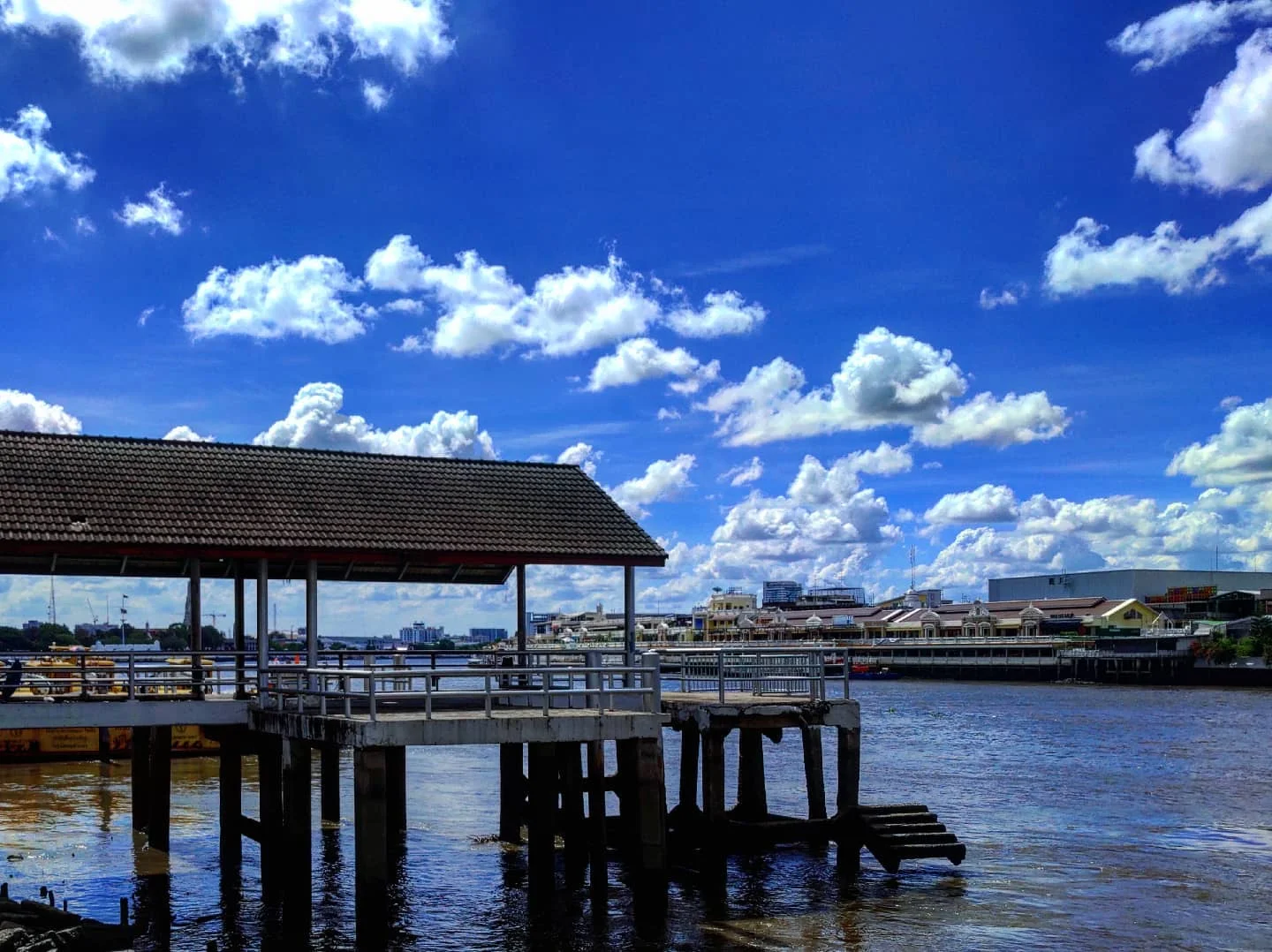 Photo 1 from Benjamin Simier’s Instagram post: Just a peaceful place in Bangkok in Thailand under a beautiful blue sky 🇹🇭