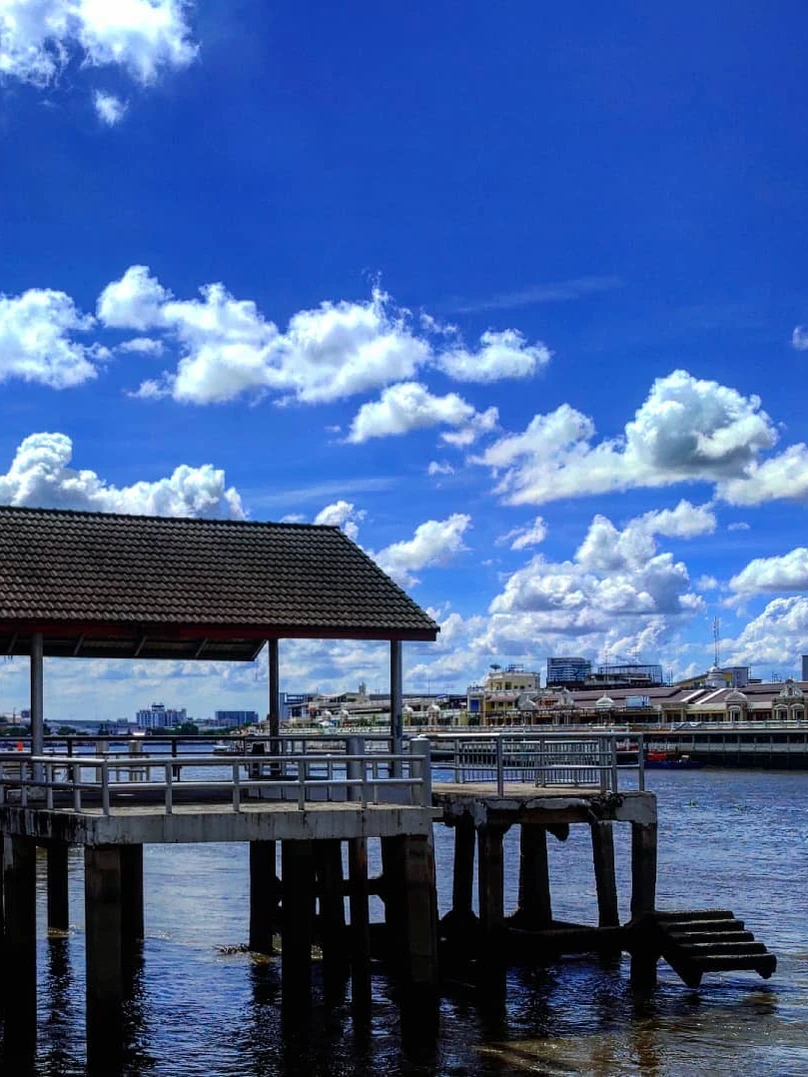 Photo 1 from Benjamin Simier’s Instagram post: Just a peaceful place in Bangkok in Thailand under a beautiful blue sky 🇹🇭