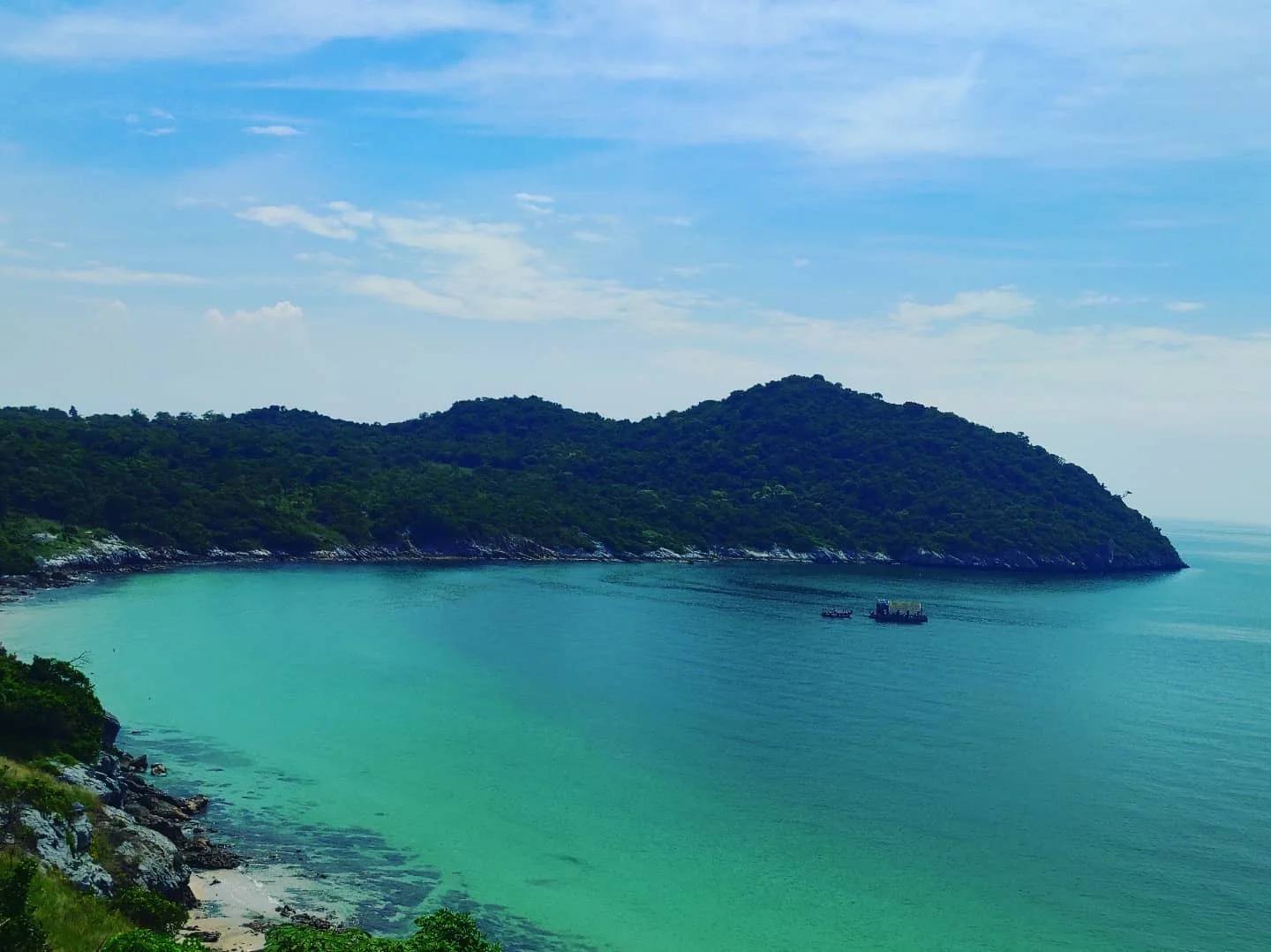 Photo 1 from Benjamin Simier’s Instagram post: Beautiful ocean in Thailand 🇹🇭 🤩