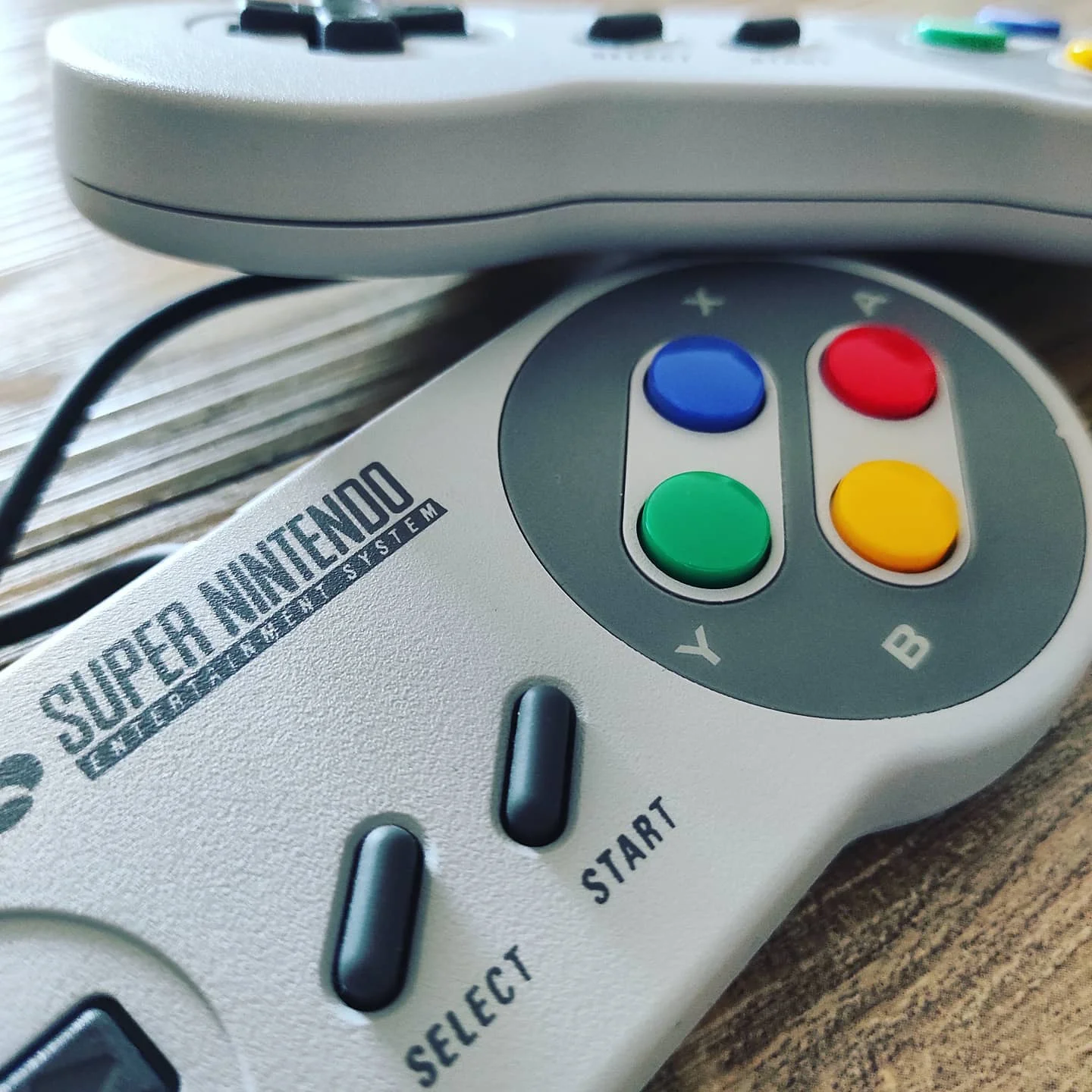 Photo 1 from Benjamin Simier’s Instagram post: Old Nintendo console while the quarantine