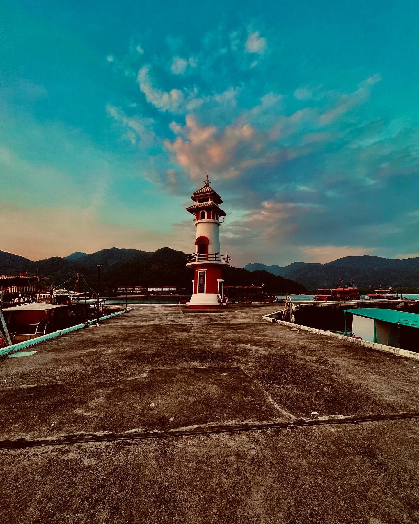 Photo 1 from Benjamin Simier’s Instagram post: Koh Chang 🇹🇭