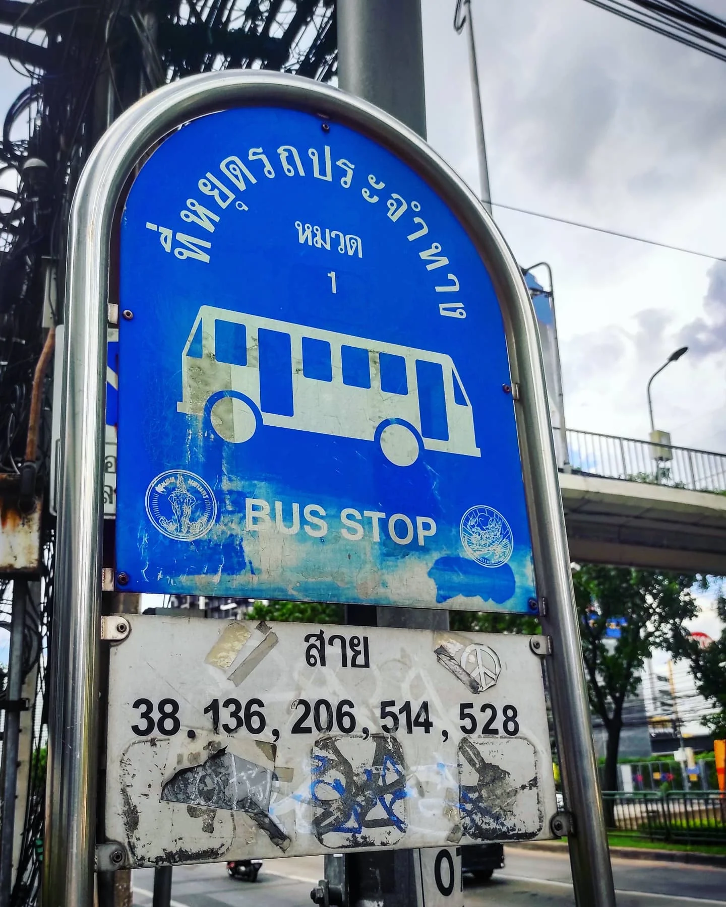 Photo 1 from Benjamin Simier’s Instagram post: Bus stop in Bangkok 🇹🇭