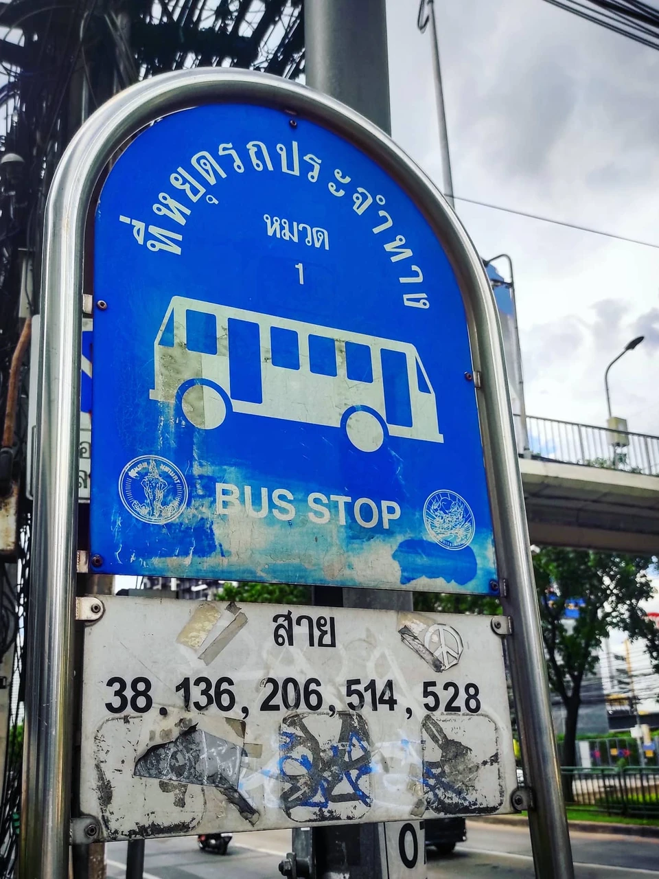 Photo 1 from Benjamin Simier’s Instagram post: Bus stop in Bangkok 🇹🇭
