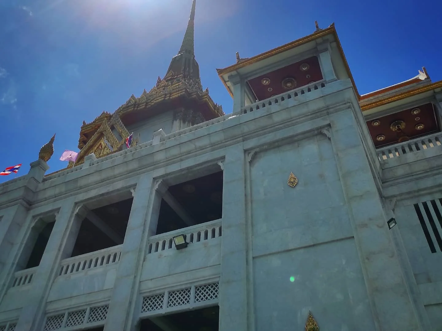 Photo 1 from Benjamin Simier’s Instagram post: A temple in Bangkok 🇹🇭