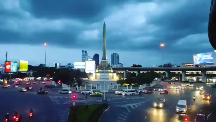 Video 1 from Benjamin Simier’s Instagram post: Victory Monument Bangkok, Thailand 🇹🇭