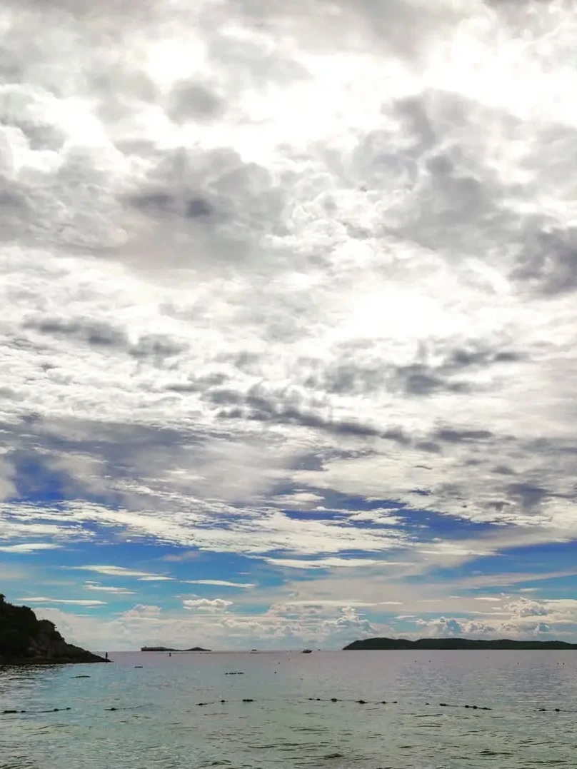 Photo 1 from Benjamin Simier’s Instagram post: Beautiful sky 🇹🇭