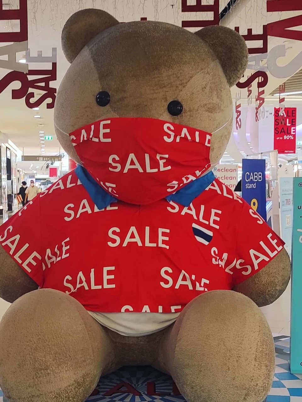 Photo 1 from Benjamin Simier’s Instagram post: Shopping Mall Bangkok 🇹🇭