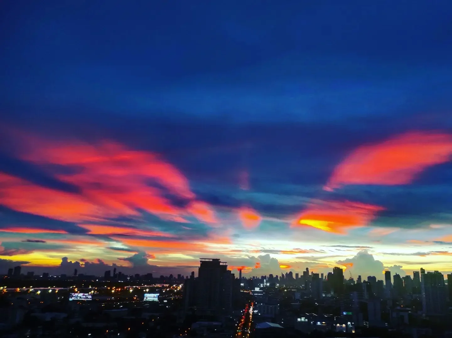 Photo 1 from Benjamin Simier’s Instagram post: A beautiful sky over Bangkok yesterday 🇹🇭