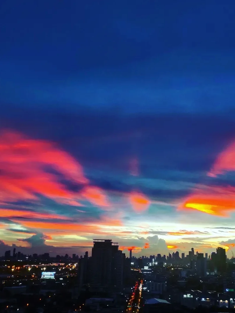 Photo 1 from Benjamin Simier’s Instagram post: A beautiful sky over Bangkok yesterday 🇹🇭