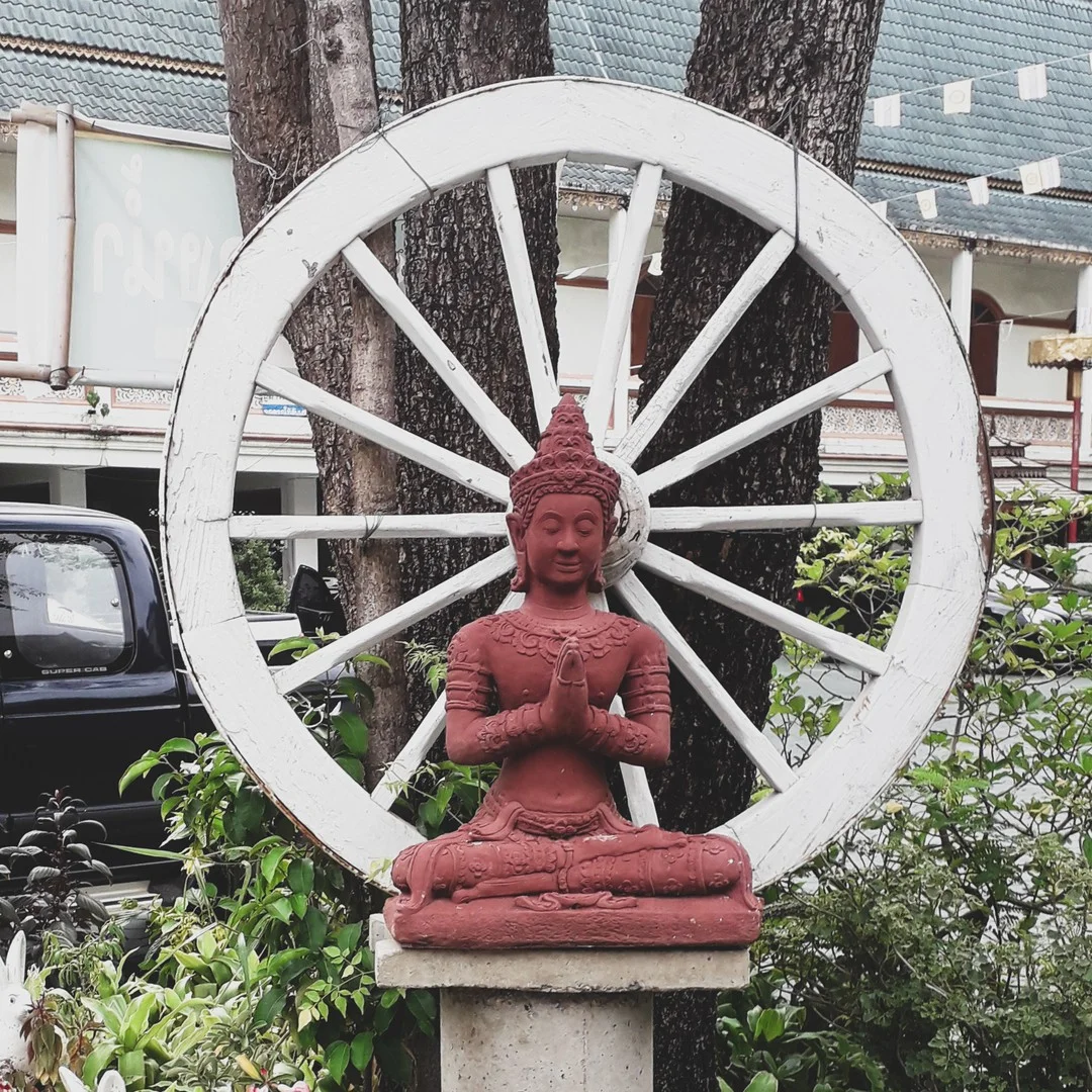Photo 1 from Benjamin Simier’s Instagram post: I saw this red statue of Buddha during a trip in Thailand 🇹🇭🇹🇭