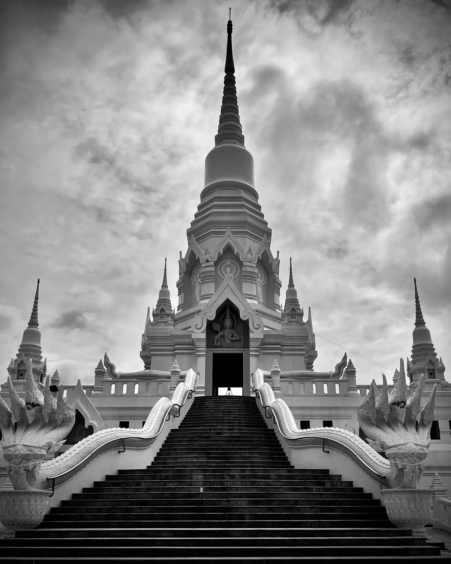 Photo 1 from Benjamin Simier’s Instagram post: วัดไผ่โรงวัว 🇹🇭