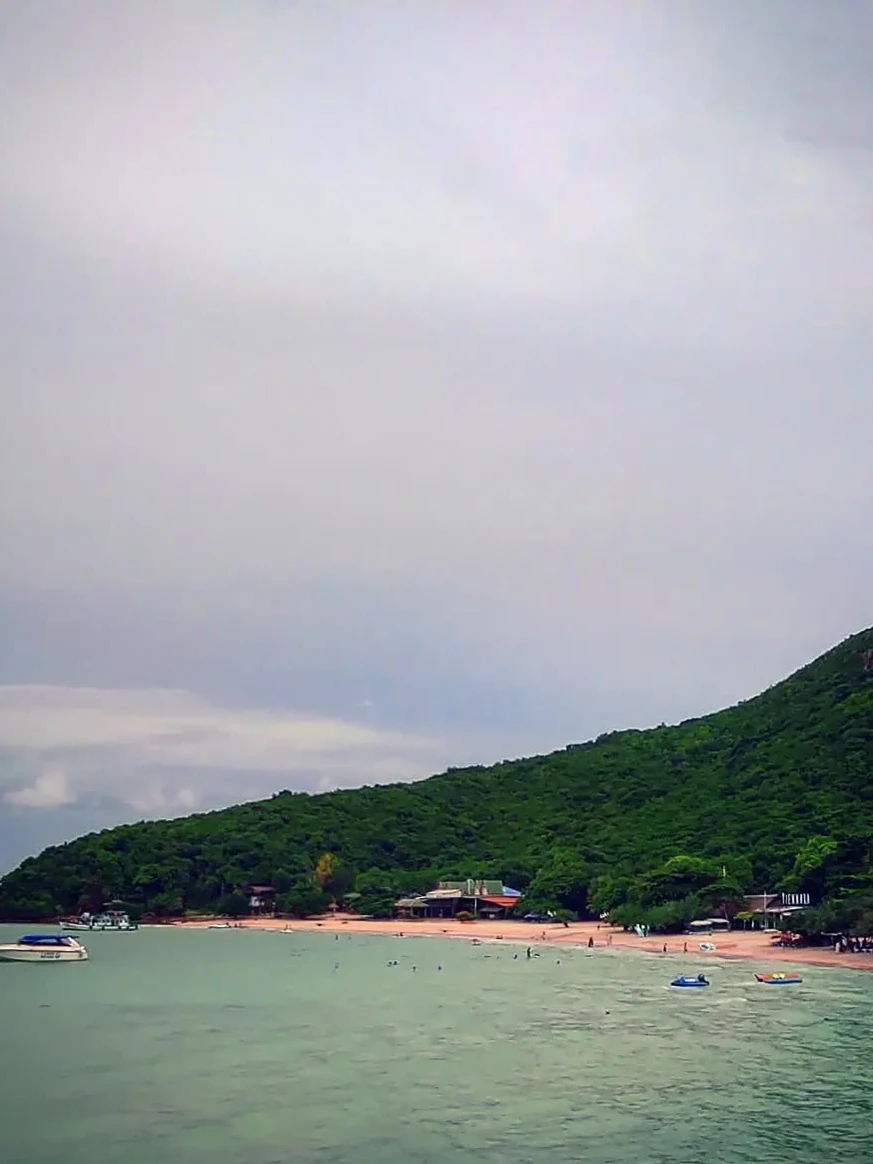 Photo 1 from Benjamin Simier’s Instagram post: Island 🏝️