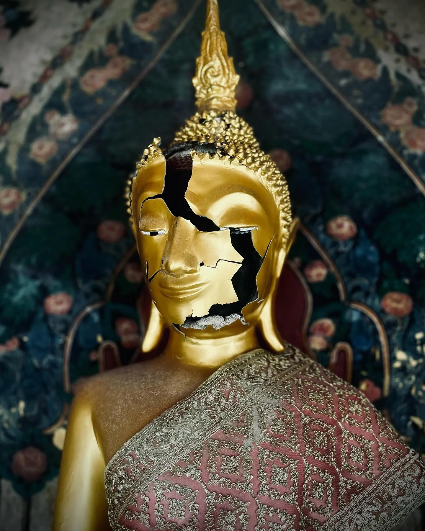 Photo 1 from Benjamin Simier’s Instagram post: This captivating photo was taken at Wat Arun, an iconic temple in Thailand. The Buddha’s face, frozen in this particular state, evokes in me a complex range of 