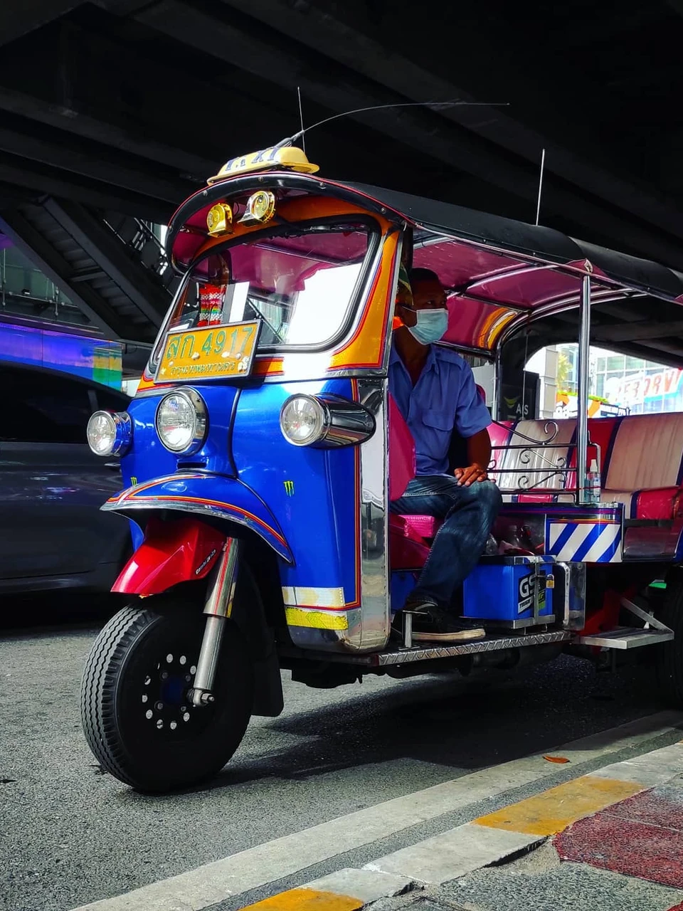 Photo 1 from Benjamin Simier’s Instagram post: Tuk-tuk in Bangkok 🇹🇭