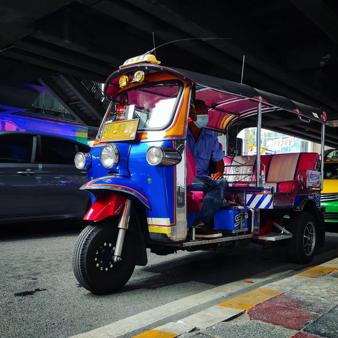 Photo 1 from Benjamin Simier’s Instagram post: Tuk-tuk in Bangkok 🇹🇭