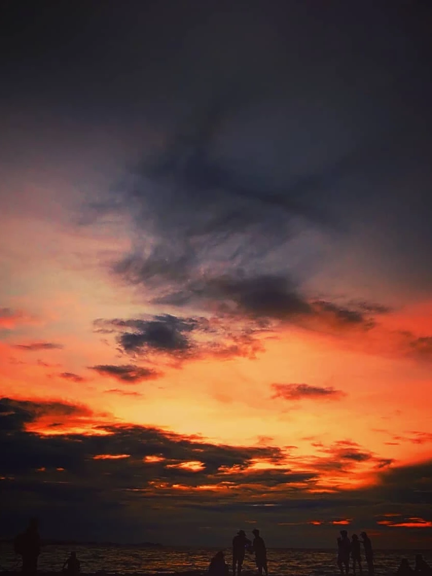 Photo 1 from Benjamin Simier’s Instagram post: Fire sky at Pattaya Beach in Thailand 🇹🇭