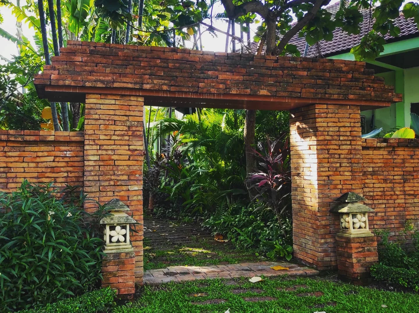 Photo 1 from Benjamin Simier’s Instagram post: Chatuchak Park in Bangkok 🇹🇭