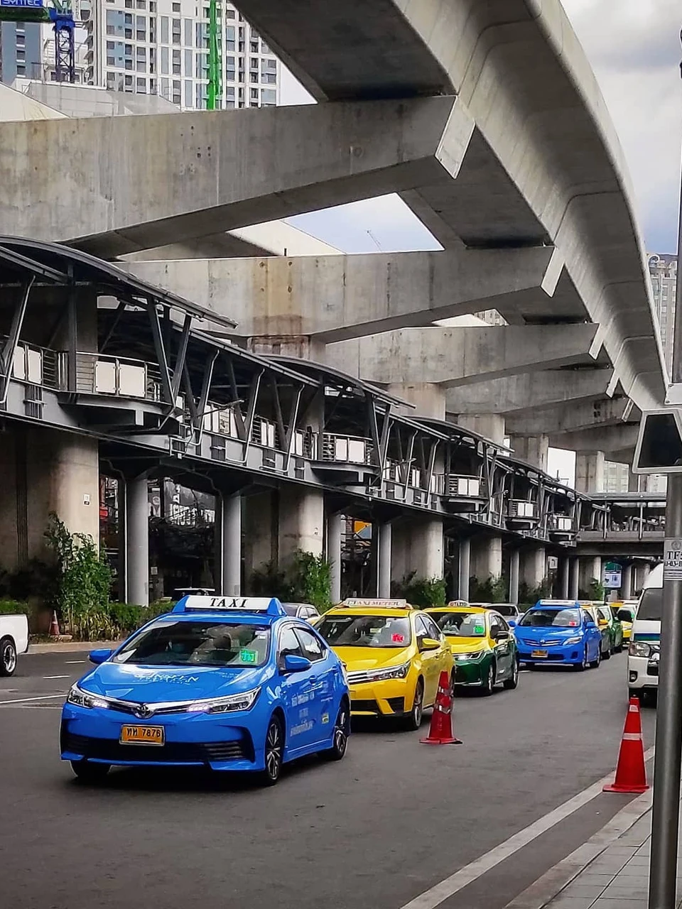 Photo 1 from Benjamin Simier’s Instagram post: Taxis in Bangkok, Thailand 🇹🇭