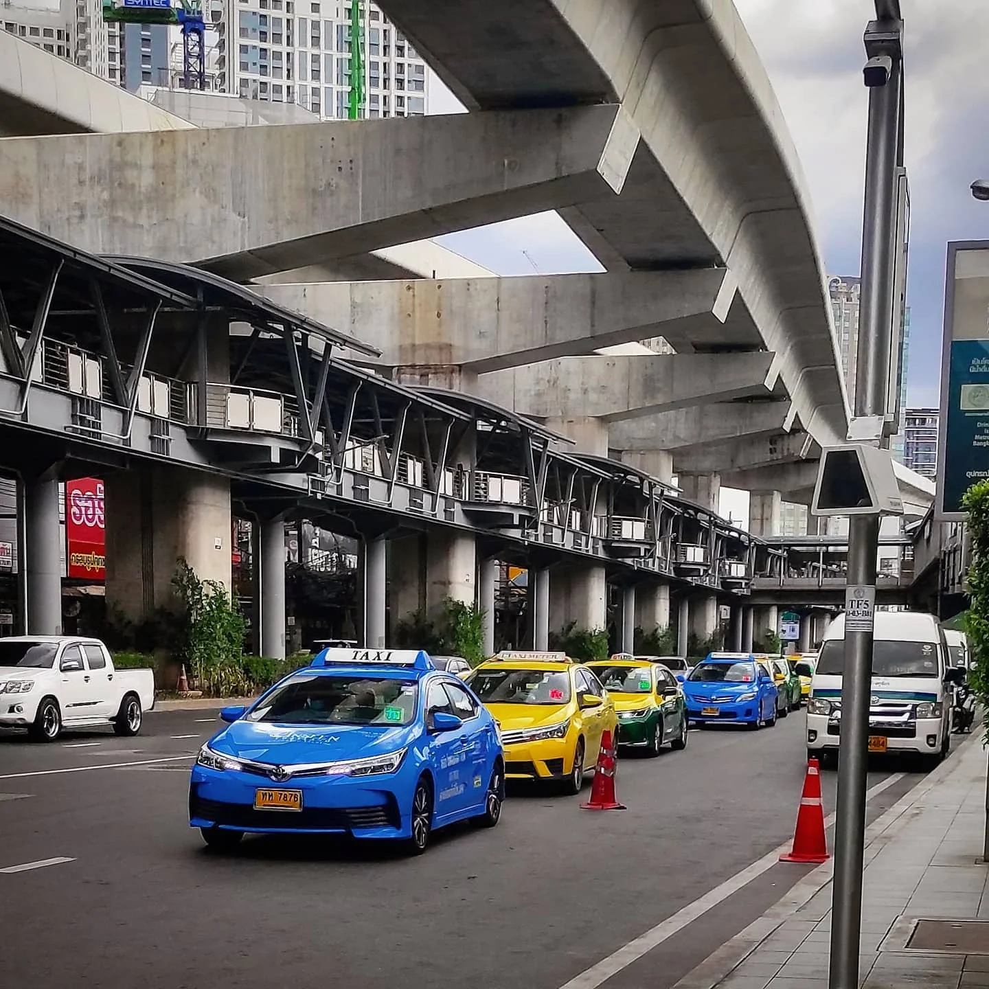 Photo 1 from Benjamin Simier’s Instagram post: Taxis in Bangkok, Thailand 🇹🇭