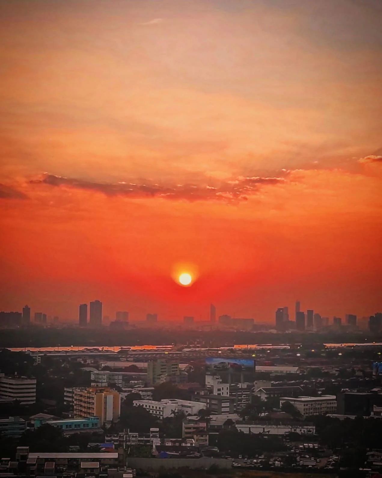 Photo 1 from Benjamin Simier’s Instagram post: Sunset at Bangkok 🌇