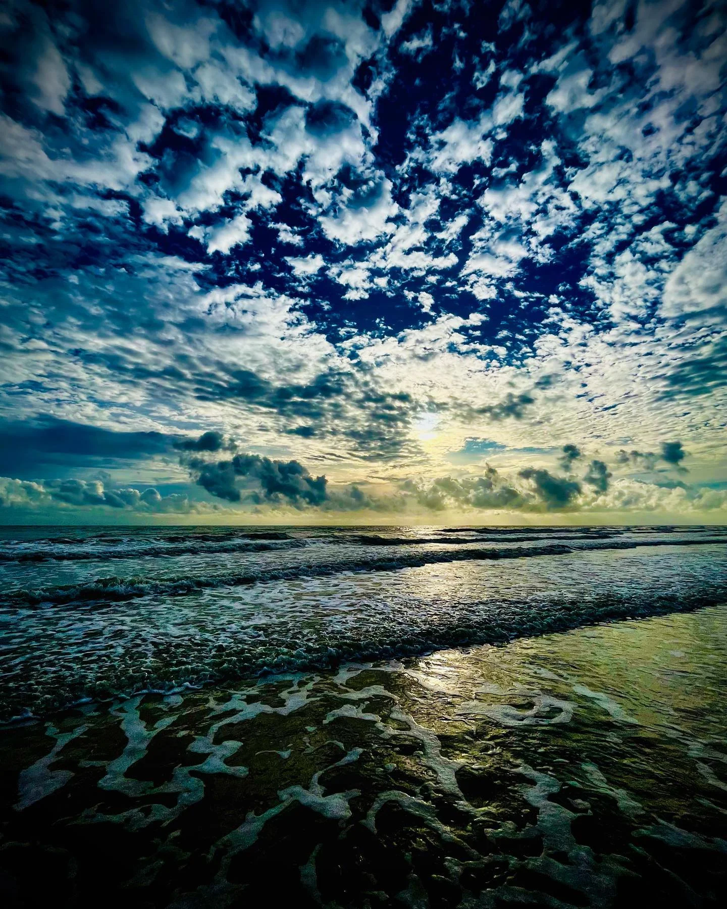 Photo 1 from Benjamin Simier’s Instagram post: Beautiful sky at koh Chang 🇹🇭