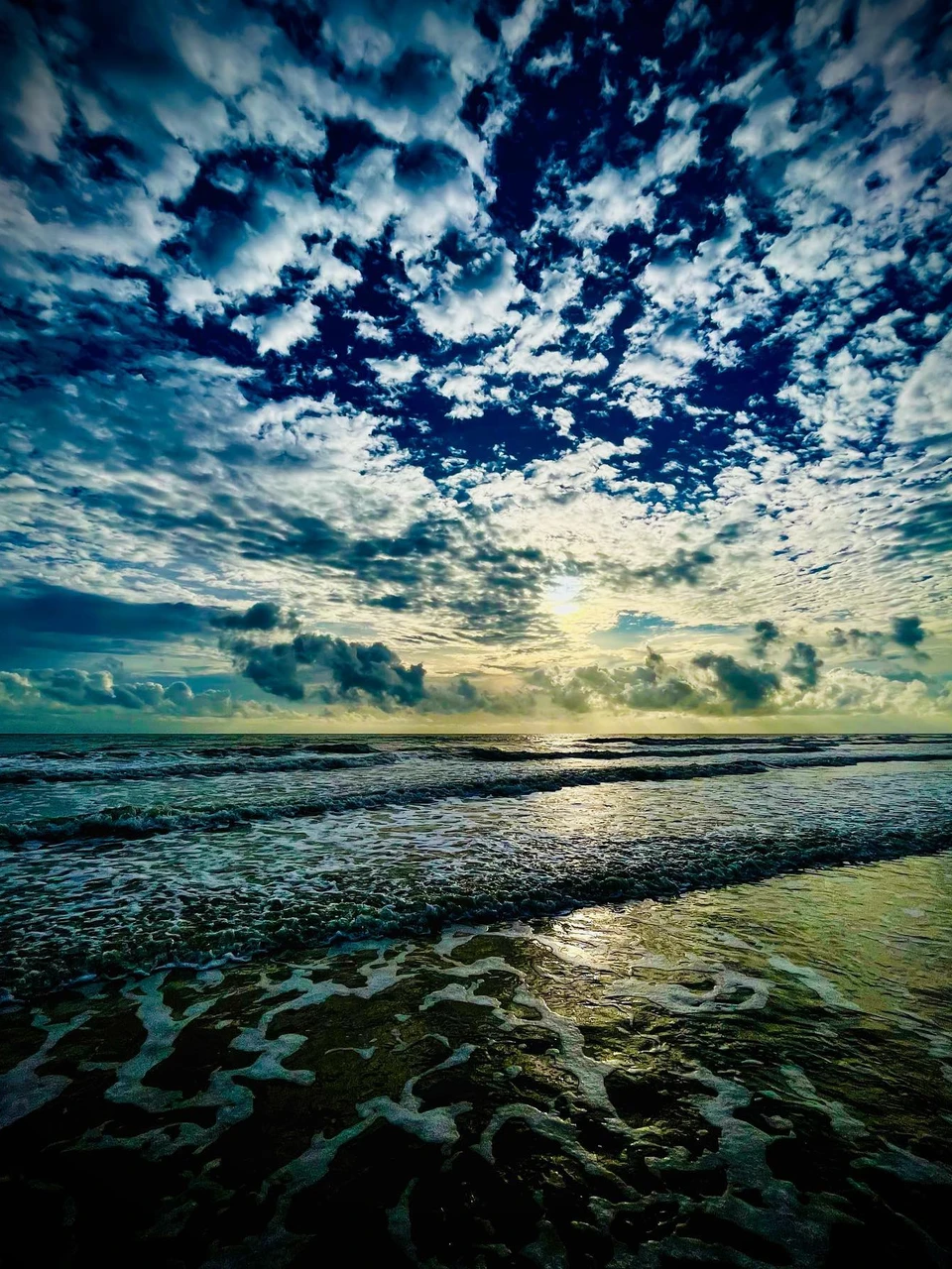 Photo 1 from Benjamin Simier’s Instagram post: Beautiful sky at koh Chang 🇹🇭