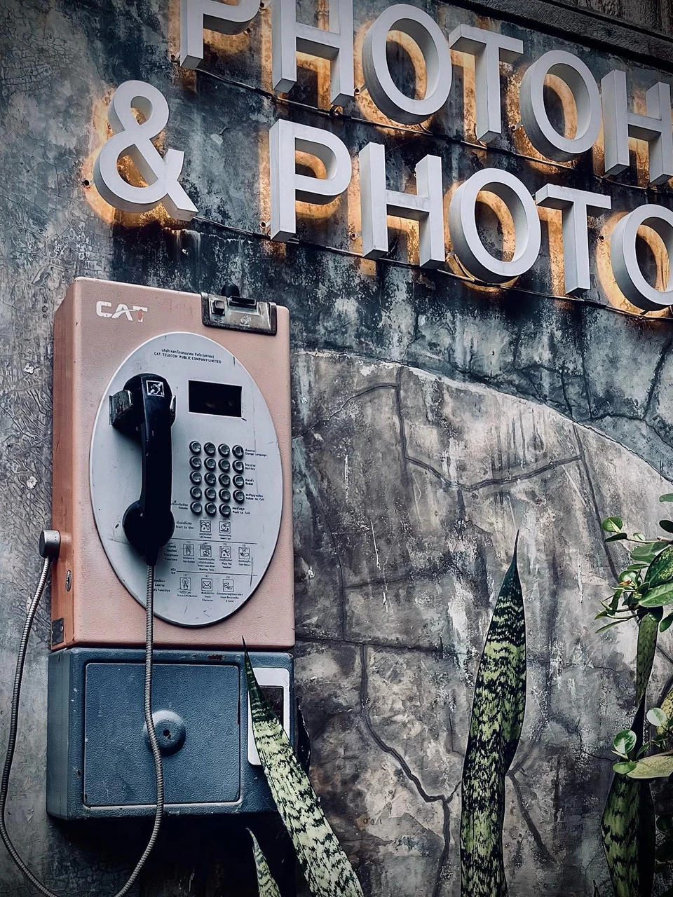 Photo 1 from Benjamin Simier’s Instagram post: Old phone in Thailand 🇹🇭