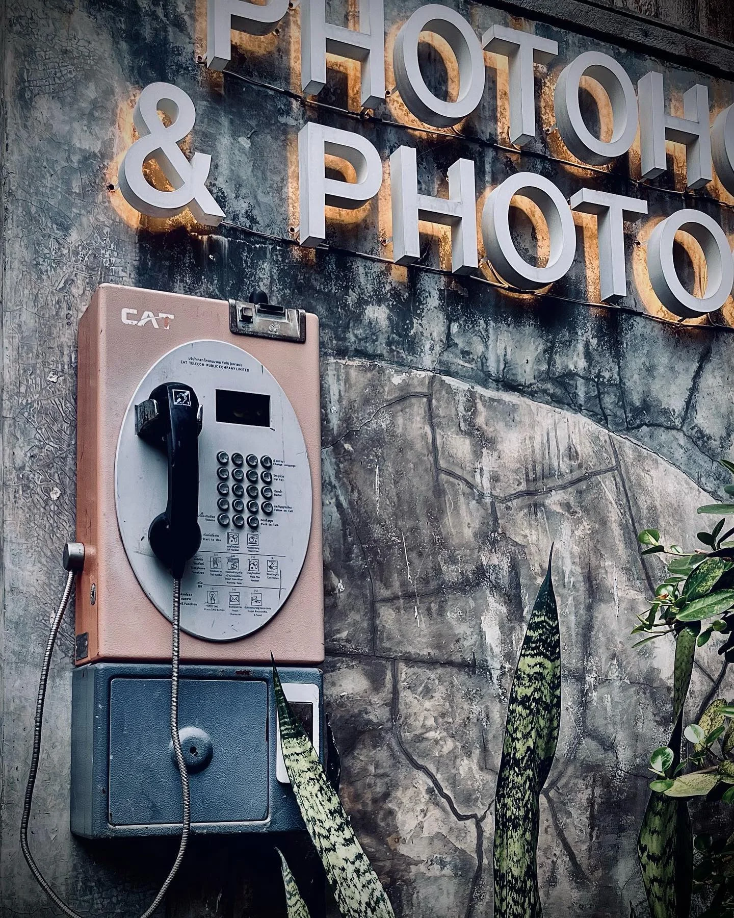 Photo 1 from Benjamin Simier’s Instagram post: Old phone in Thailand 🇹🇭