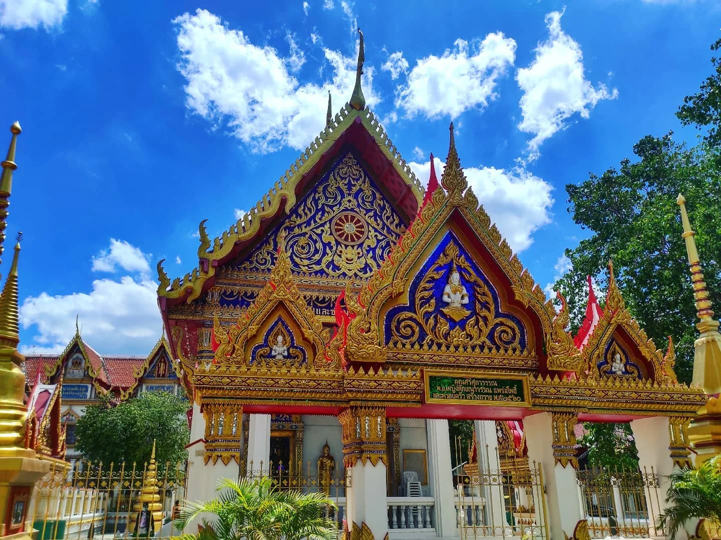 Photo 1 from Benjamin Simier’s Instagram post: A temple in Bangkok, Thailand 🇹🇭