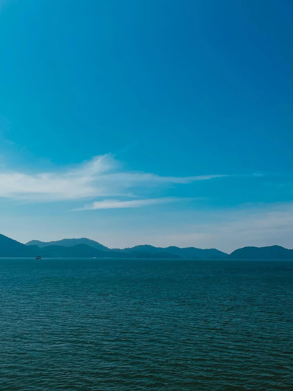 Photo 1 from Benjamin Simier’s Instagram post: A beautiful sea at Koh Chang in Thailand 🇹🇭🌊