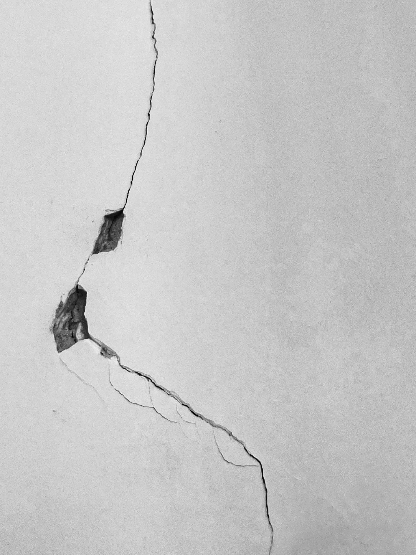 Photo 1 from Benjamin Simier’s Instagram post: A month ago, Bangkok was shaken by a powerful earthquake. My apartment still bears the scars — a deep crack split the main wall, and day by day, the wound keeps