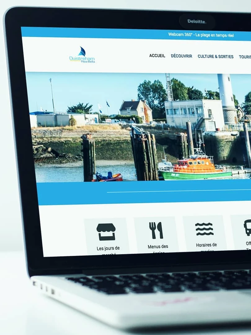 Photo 1 from Benjamin Simier’s Instagram post: FR : Projet fictif (école). Réalisation du site de la mairie de Ouistreham (France). EN : Fictitious project (school). Realization  of the website for city of O