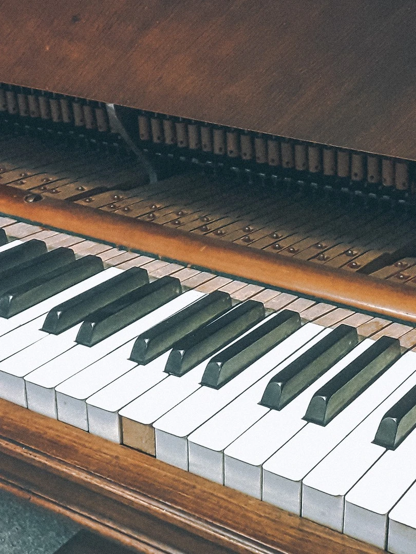 Photo 1 from Benjamin Simier’s Instagram post: Old wooden piano 🎹🎼🎵