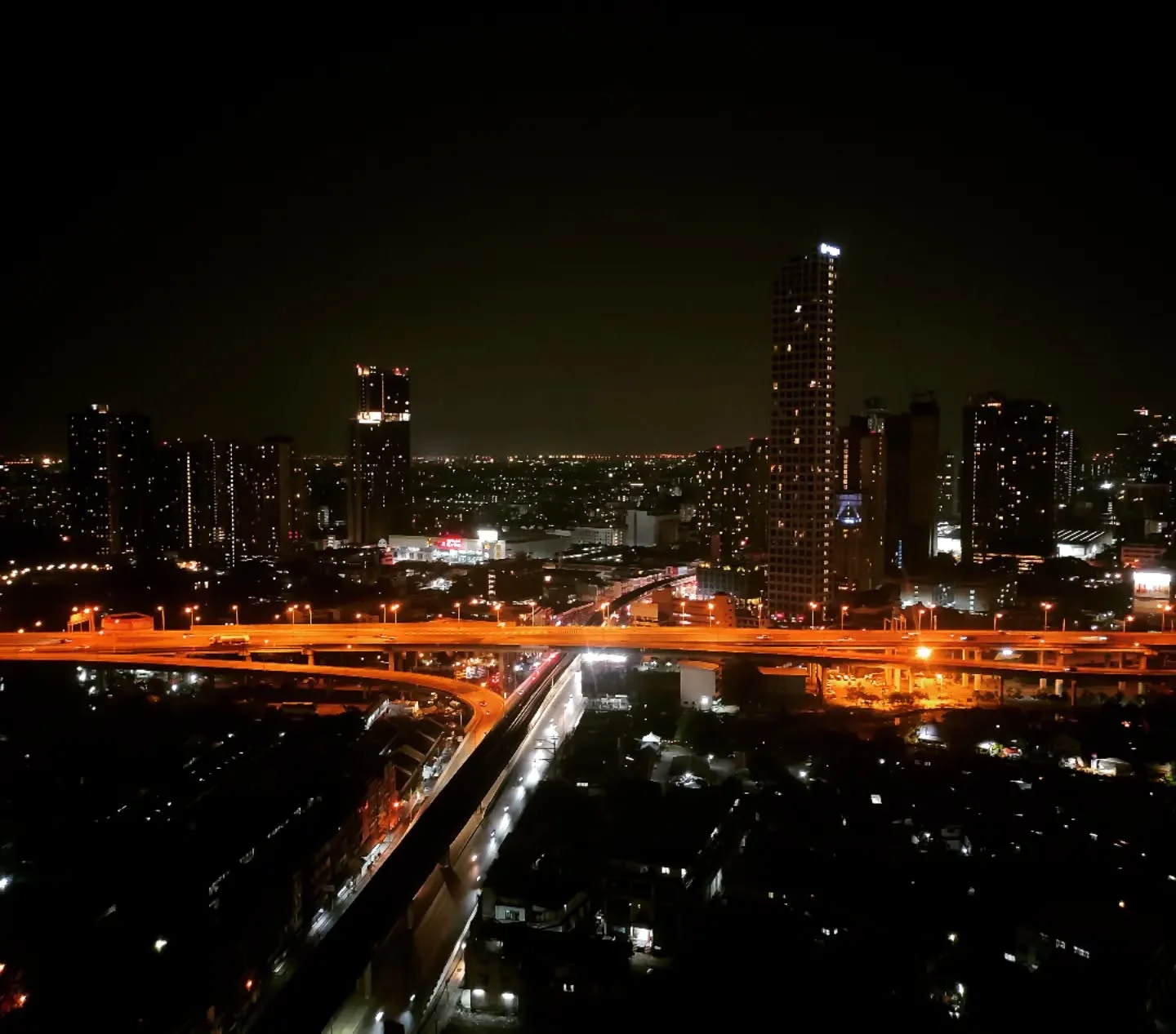 Photo 1 from Benjamin Simier’s Instagram post: Bangkok by night 🌉